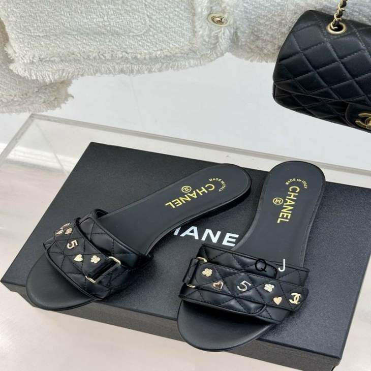 Picture of Chanel Slippers _SKUChanelsz35-40J02063208